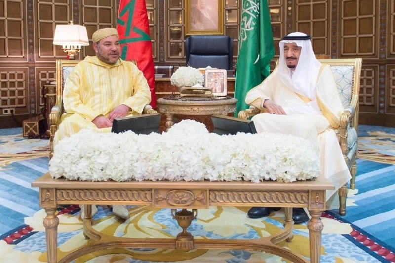 Deux messages de félicitations de Sa Majesté le Roi à Sa Majesté le Serviteur des Deux Saintes Mosquées et au Prince Héritier saoudien à l&rsquo;occasion de la fête nationale.