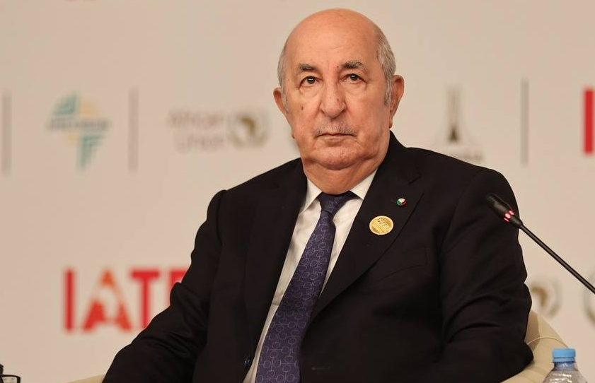 Titre : Un journal international : Le salon commercial africain, l&rsquo;outil de Tebboune pour dissimuler ses échecs politiques et économiques.