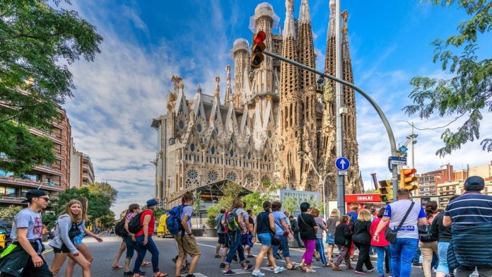 L&rsquo;Espagne accueille 55,5 millions de touristes en sept mois avec des recettes dépassant 76 milliards d&rsquo;euros