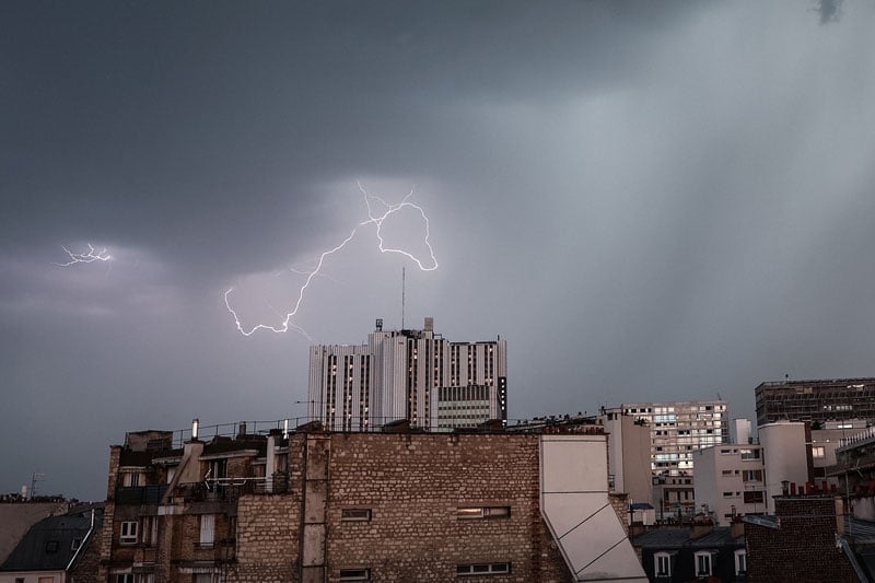 La France met en garde contre des tempêtes et des inondations.