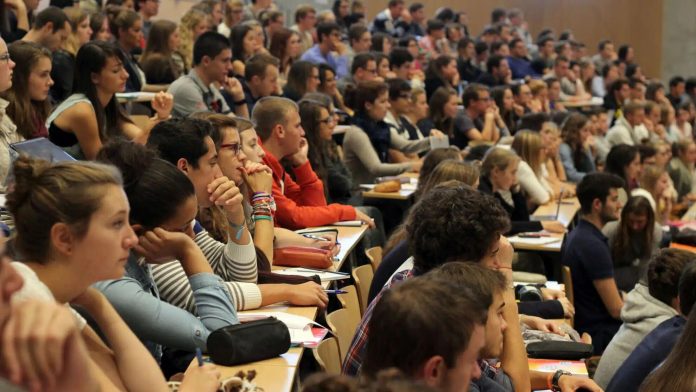 Les Marocains conservent leur position en tant que première communauté étudiante étrangère en France.