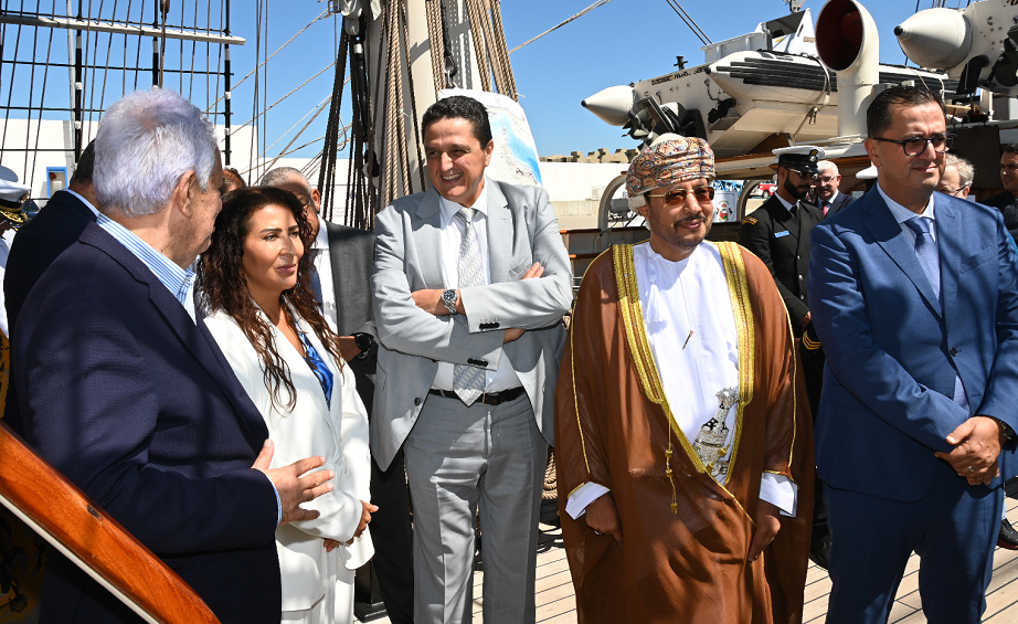 Tanger accueille le navire « Chabab Oman II » lors d&rsquo;une cérémonie officielle de haut niveau.