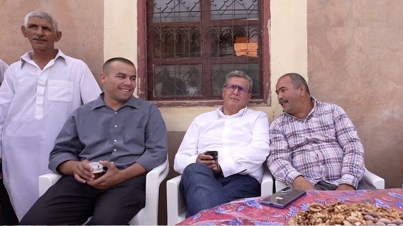 Aziz Akhannouch visite les douars du Haouz pour évaluer la situation des sinistrés du tremblement de terre et suivre les projets de reconstruction.