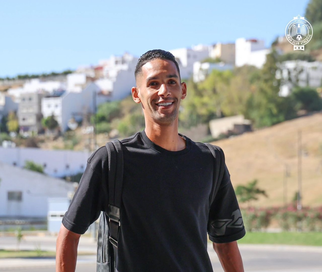 Le Raja met fin à son stage à Tanger et retourne à Casablanca.