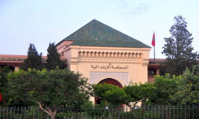La cour de Marrakech condamne trois accusés à des peines de prison ferme pour espionnage et extorsion.