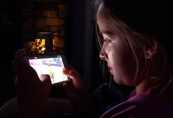 Étude canadienne : Les écrans affaiblissent les compétences en lecture et en mathématiques des enfants.