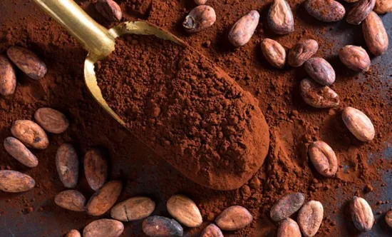 Les prix du cacao chutent à leur plus bas niveau depuis février en raison d&rsquo;une abondance d&rsquo;approvisionnements mondiaux.