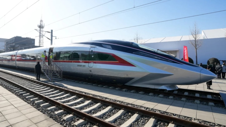 La Chine teste le train à grande vitesse le plus rapide du monde.