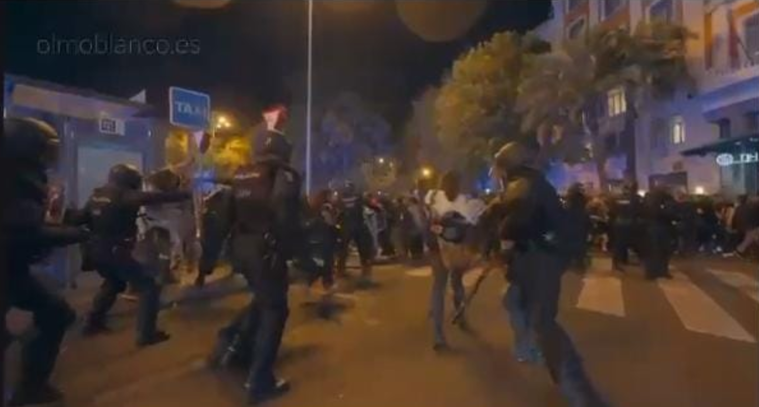 La police espagnole utilise la force pour disperser des manifestations en soutien à la Palestine afin de maintenir l&rsquo;ordre public.
