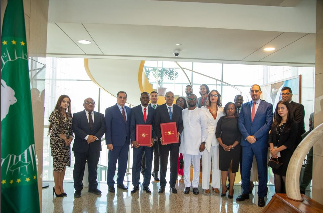 Signature d&rsquo;un mémorandum de coopération entre la Commission de l&rsquo;Union africaine et l&rsquo;Union africaine des jeunes à Rabat pour renforcer la collaboration sur les questions de la jeunesse.