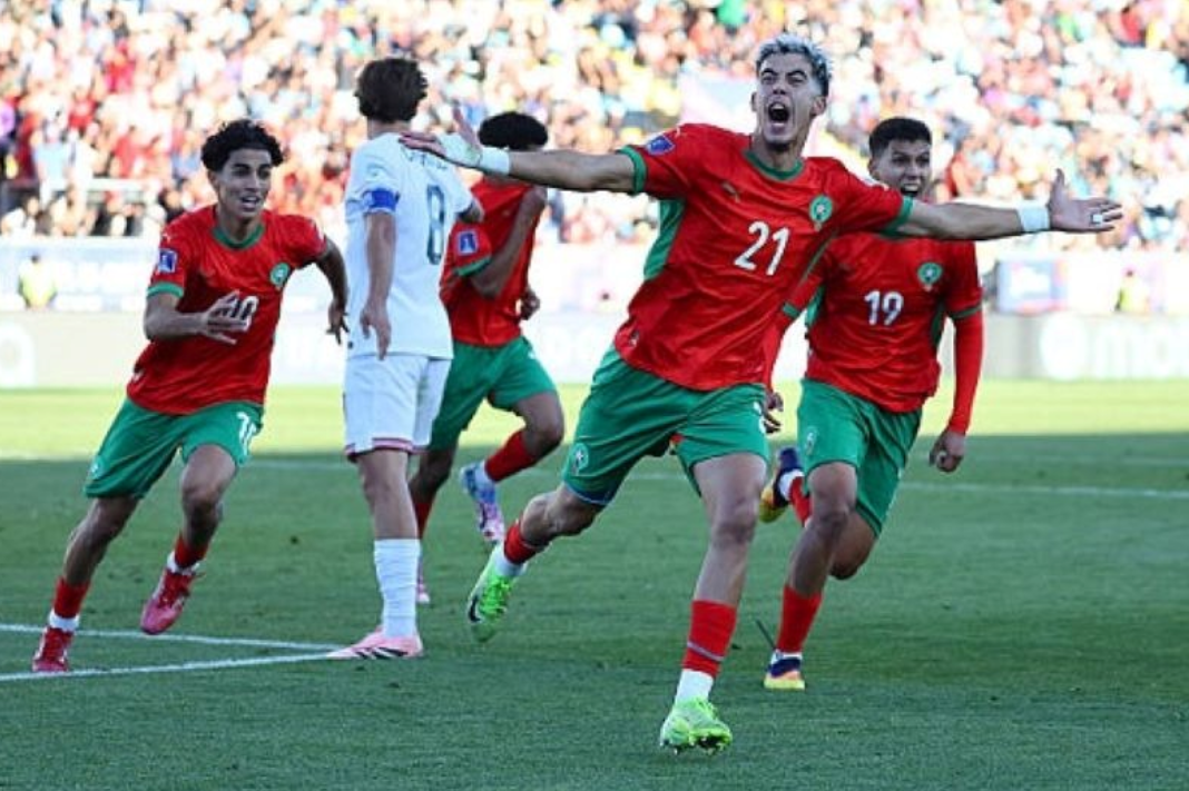 Les jeunes du Maroc devancent les États-Unis et se qualifient pour les demi-finales de la Coupe du Monde.