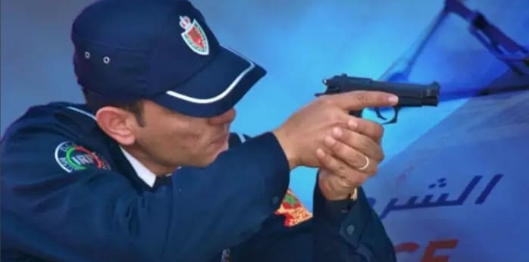 Utilisation de l&rsquo;arme de service à Fès pour interpeller deux individus ayant agressé gravement des policiers.