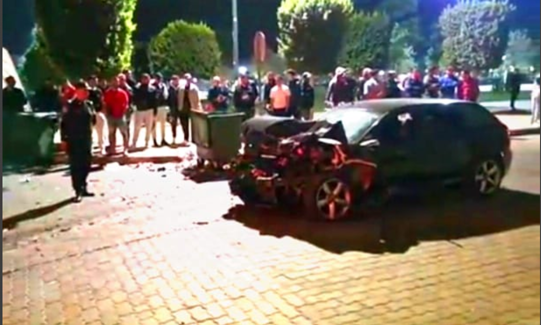 Un conducteur imprudent provoque une panique au complexe Al-Firdaws de Khouribga, suscitant un débat sur le véritable responsable.