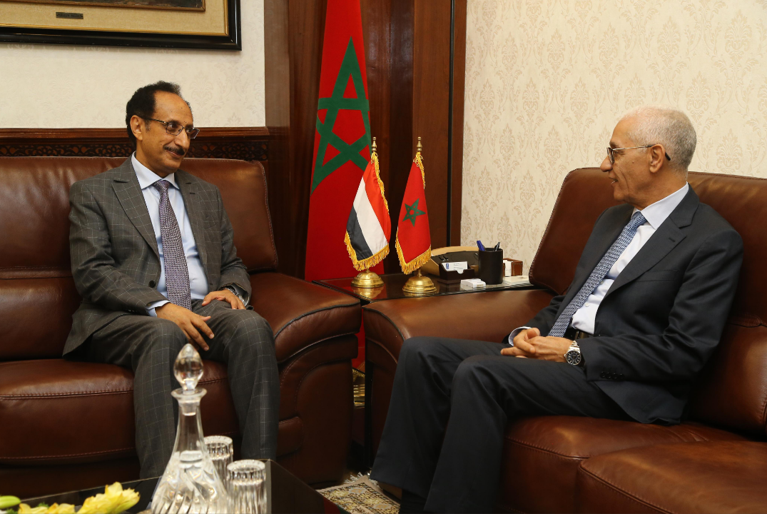 Le président du Conseil des députés, Rachid Talbi Alami, rencontre l’ambassadeur yéménite pour explorer les moyens de renforcer la coopération parlementaire entre le Maroc et le Yémen.