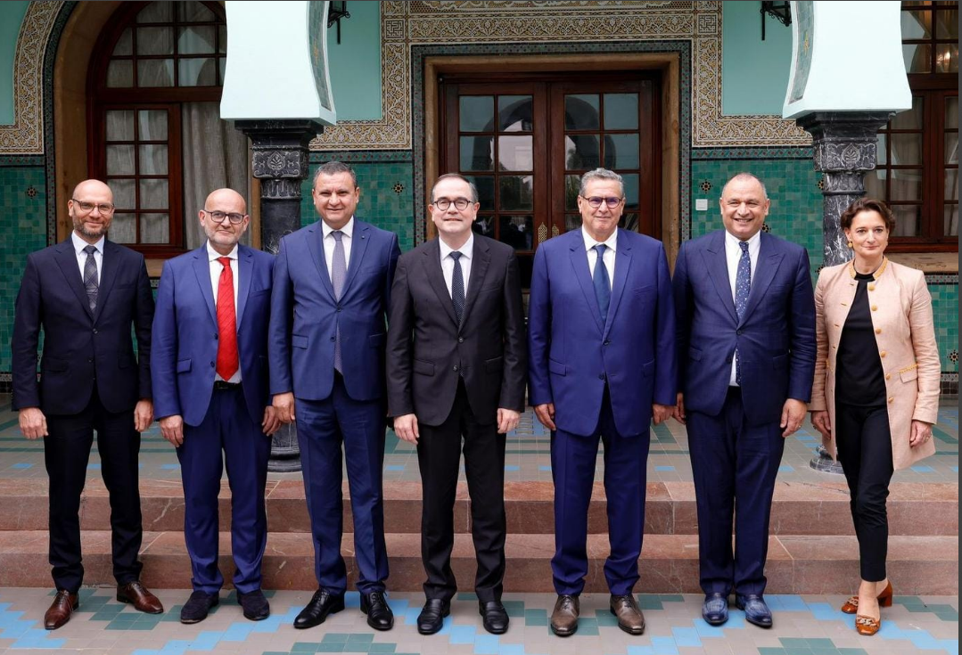 Le Premier ministre signe un addendum avec le groupe Renault pour renforcer l’industrie et créer 7500 emplois.