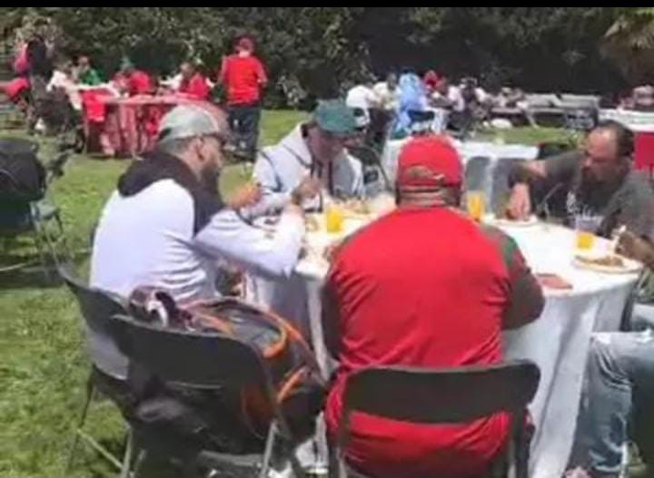 L’ambassadrice du Maroc au Chili organise un déjeuner pour les supporters marocains à Santiago avant la finale.