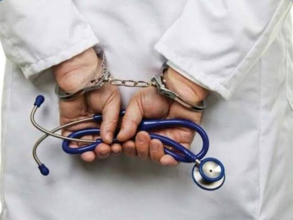 Condamnation d’un médecin et de deux infirmiers pour homicide involontaire à Ouarzazate et indemnisation civile d’un million de dirhams.