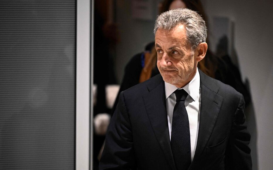 Sarkozy commence à purger sa peine de prison et qualifie les procédures de son procès de « scandale judiciaire »