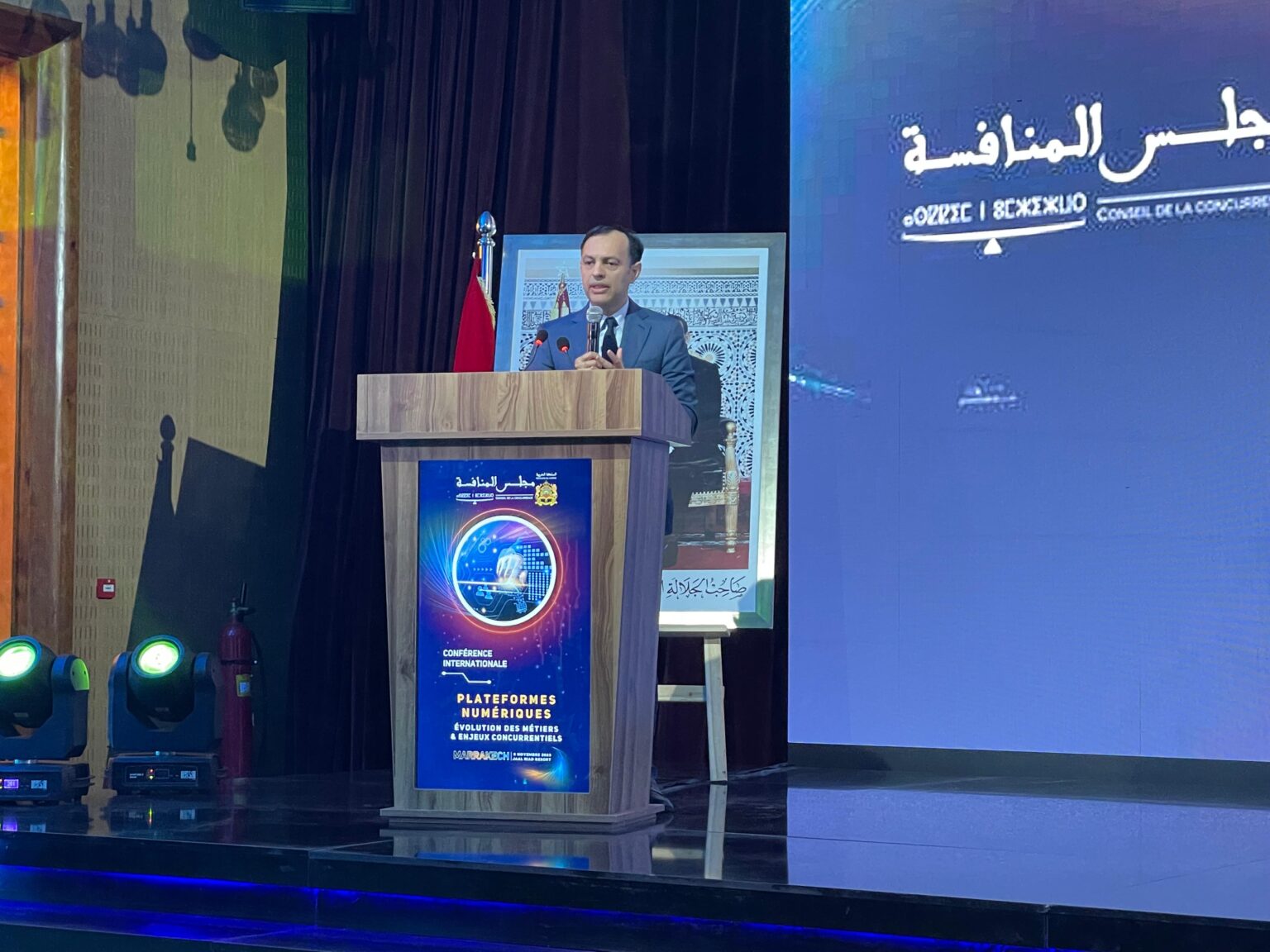 Le ministre Younes Sekkouri lance des consultations pour moderniser le code du travail et intégrer l&rsquo;économie numérique et les plateformes de travail