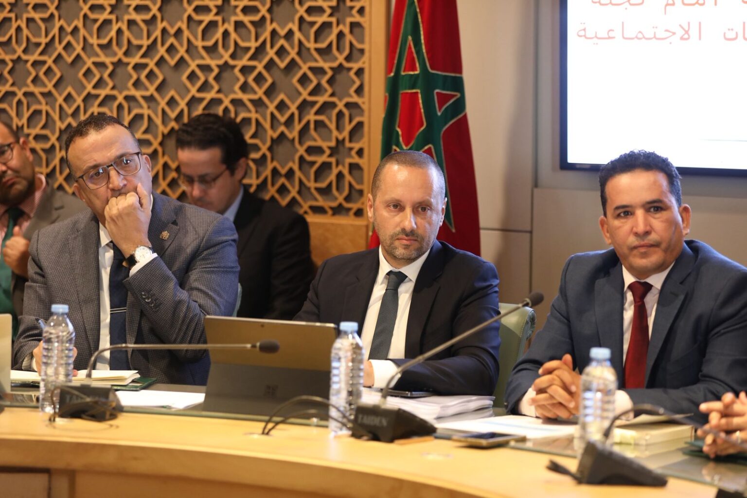 Le ministre de la santé Amine El Tahraoui dément les allégations de dysfonctionnements dans l’acquisition de médicaments et assure que les marchés sont soumis à un contrôle rigoureux.