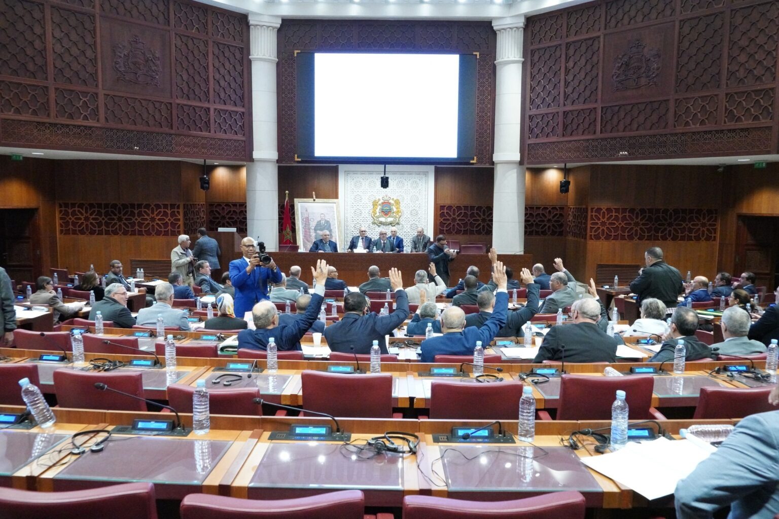 La commission de l’Intérieur approuve le projet de loi organique du Conseil des députés avec l’accord de 19 parlementaires.