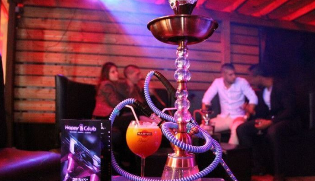 Arrestation des gérants de cafés à chicha à Mohammedia après saisie de tabac de contrebande et amendes pouvant atteindre 300 millions.