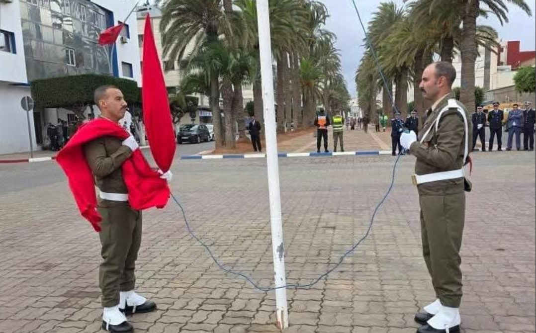 Le gouverneur de la province de Nador préside la cérémonie de levée des couleurs à l&rsquo;occasion du cinquantième anniversaire de la marche verte.