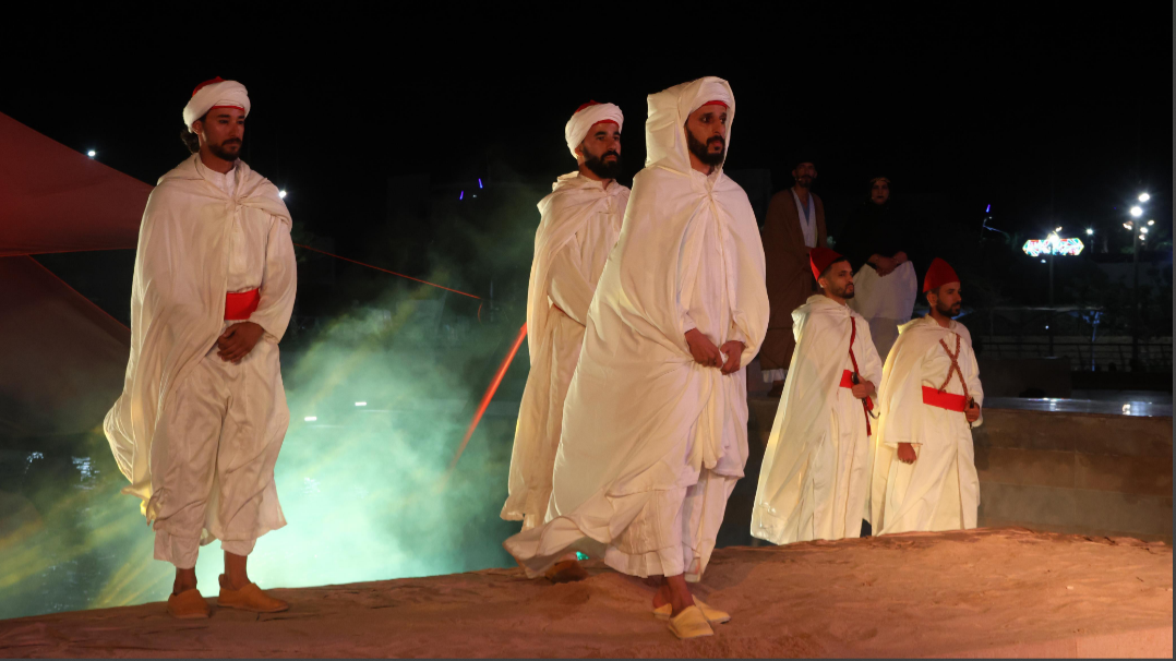 Les yeux… Ben Said préside la cérémonie « Nostalgie » en célébration du cinquantième anniversaire de la Marche Verte.