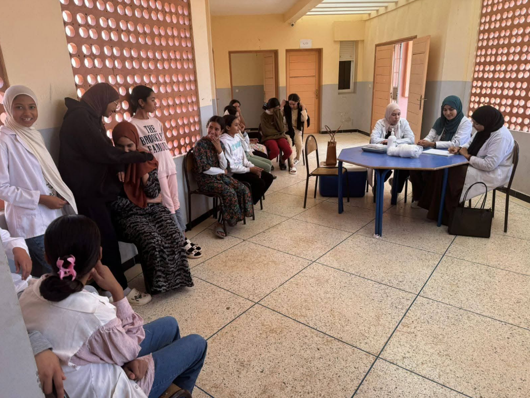 La délégation de la santé et de la protection sociale à Kelaâ des Sraghna s&rsquo;engage dans une campagne de vaccination préventive contre la méningite au bénéfice des résidents des maisons de jeunes.