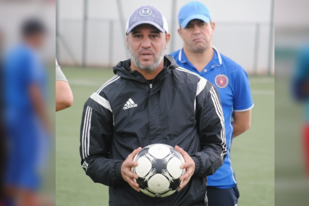 Le club du Fath sportif de Nador annonce officiellement la nomination de Monir Mbarak en tant qu&rsquo;entraîneur de l&rsquo;équipe.