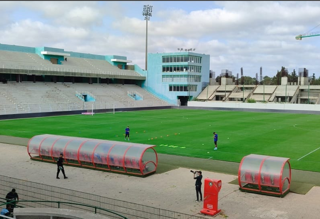 Après avoir accueilli deux matchs de l’équipe nationale marocaine des espoirs, le stade municipal de Kénitra retrouve le devant de la scène.