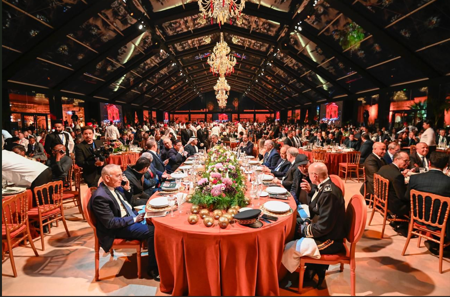 Hammouchi organise un dîner officiel en l&rsquo;honneur des représentants des délégations participant à la conférence d&rsquo;Interpol à Marrakech.