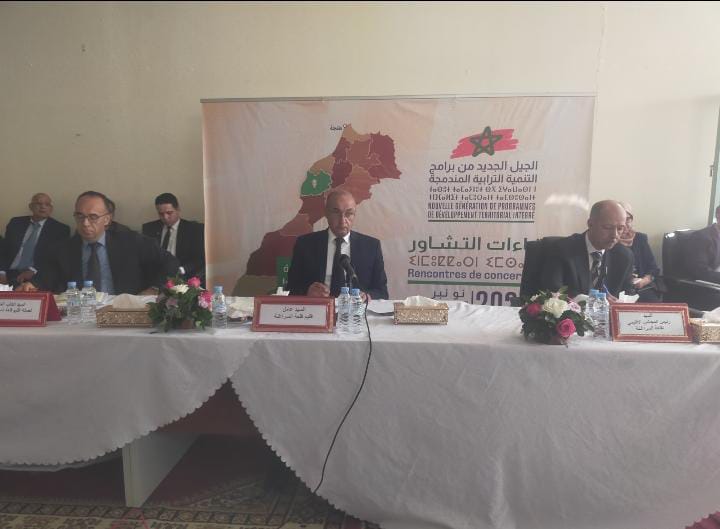 Ksar de Sraghna : Le Wali préside les travaux de la troisième phase des consultations sur la nouvelle génération de programmes de développement territorial intégré dans le district de Ksar Beni Amer