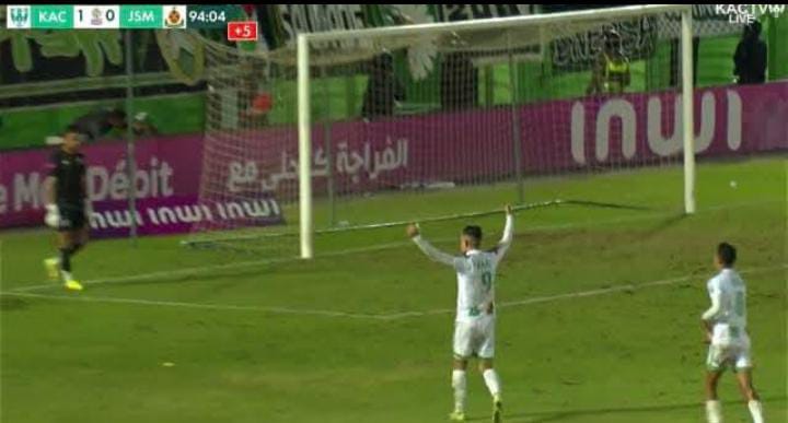 Le club de Kénitra réalise une victoire dramatique et réduit l&rsquo;écart avec le leader avant le « choc du Nord »