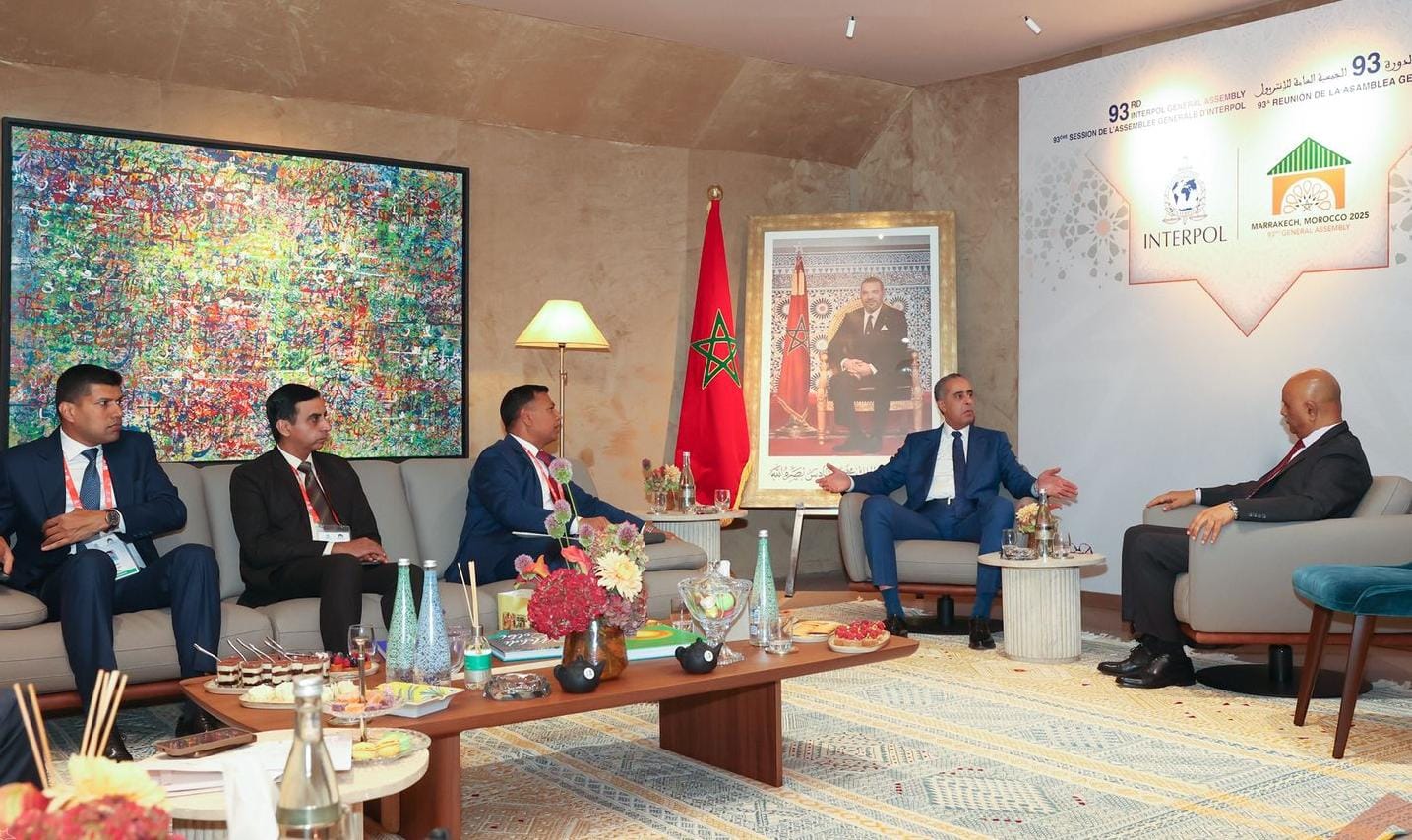 Marrakech : Hmouzi tient 43 réunions bilatérales en marge de l&rsquo;Assemblée générale d&rsquo;Interpol pour renforcer les partenariats en matière de sécurité internationale