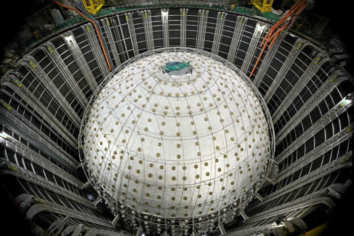 La Chine dévoile les premières résultats de l’observatoire souterrain « Juno » dédié aux neutrinos avec une précision sans précédent.