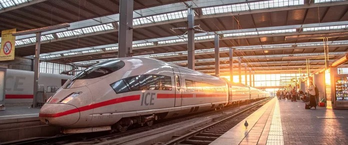 L&rsquo;Union européenne lance un ambitieux plan de modernisation du réseau ferroviaire et d&rsquo;encouragement des investissements dans les énergies renouvelables.