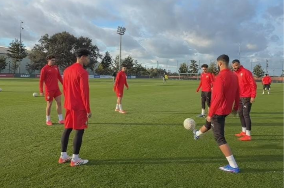 Une finale avant l&rsquo;heure : Regragui aiguise les &lsquo;griffes&rsquo; des Lionceaux pour renverser le Cameroun et l&rsquo;équipe nationale passe en état d&rsquo;alerte maximum.