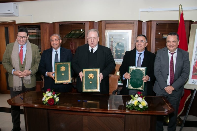 Accord de partenariat pour élargir les services de délivrance des permis de conduire via le réseau de Banque Postale et de Cash Post.