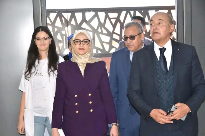Le Wali de la Province de Kelaa des Sraghna effectue une visite de inspection au Centre de Médecine de la Femme, de la Obstétrique et de la Chirurgie Esthétique.