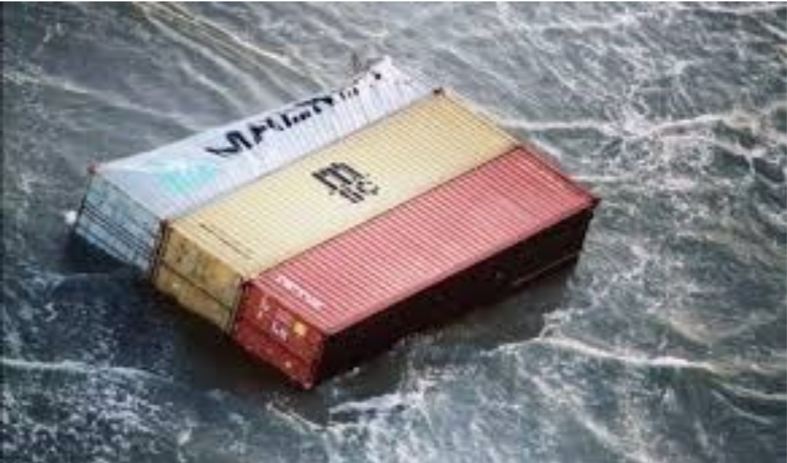 Amendes pouvant atteindre 110 millions de dirhams après le chavirement d&rsquo;un porte-conteneurs au large de Casablanca.