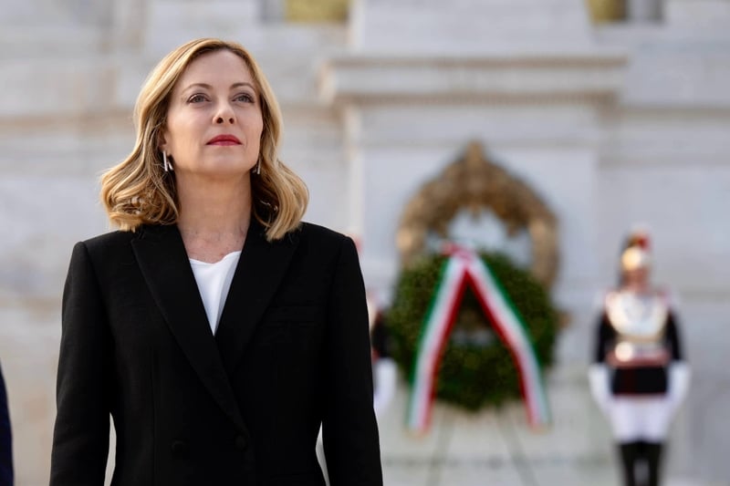 Giorgia Meloni annonce l&rsquo;envoi de systèmes de défense aérienne italiens pour soutenir les pays du Golfe après les frappes iraniennes.