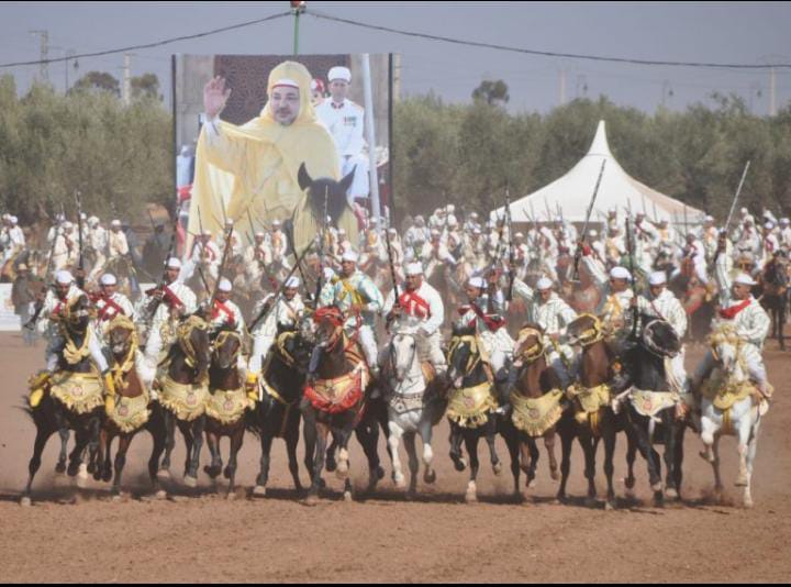 Tamalalt accueille la neuvième édition de son festival printanier et retrouve l&rsquo;éclat de l&rsquo;équitation traditionnelle.