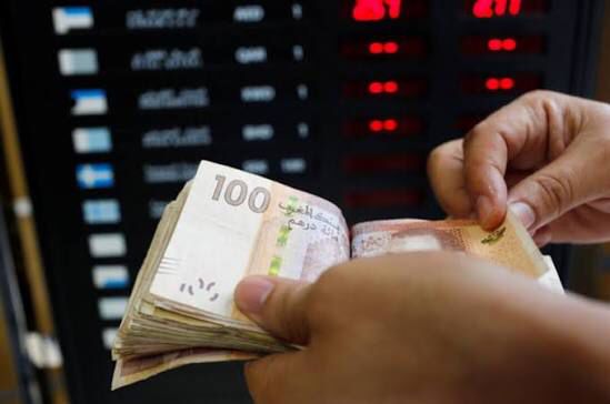 Le dirham marocain renforce sa position face aux monnaies mondiales au milieu des transformations des marchés internationaux.
