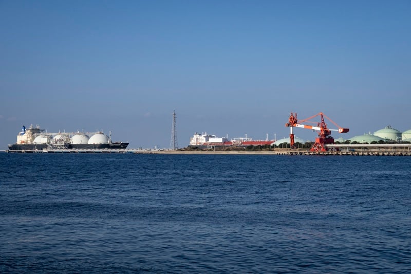 Le Japon puise dans ses réserves de pétrole pour faire face aux conséquences de la fermeture du détroit d&rsquo;Ormuz.