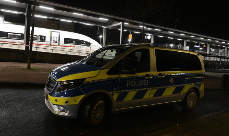 Un jeune de 20 ans attaque avec deux couteaux et des engins explosifs dans un train en Allemagne