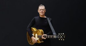 النجم العالمي برايان آدامز يحيي أول حفل له بالمغرب