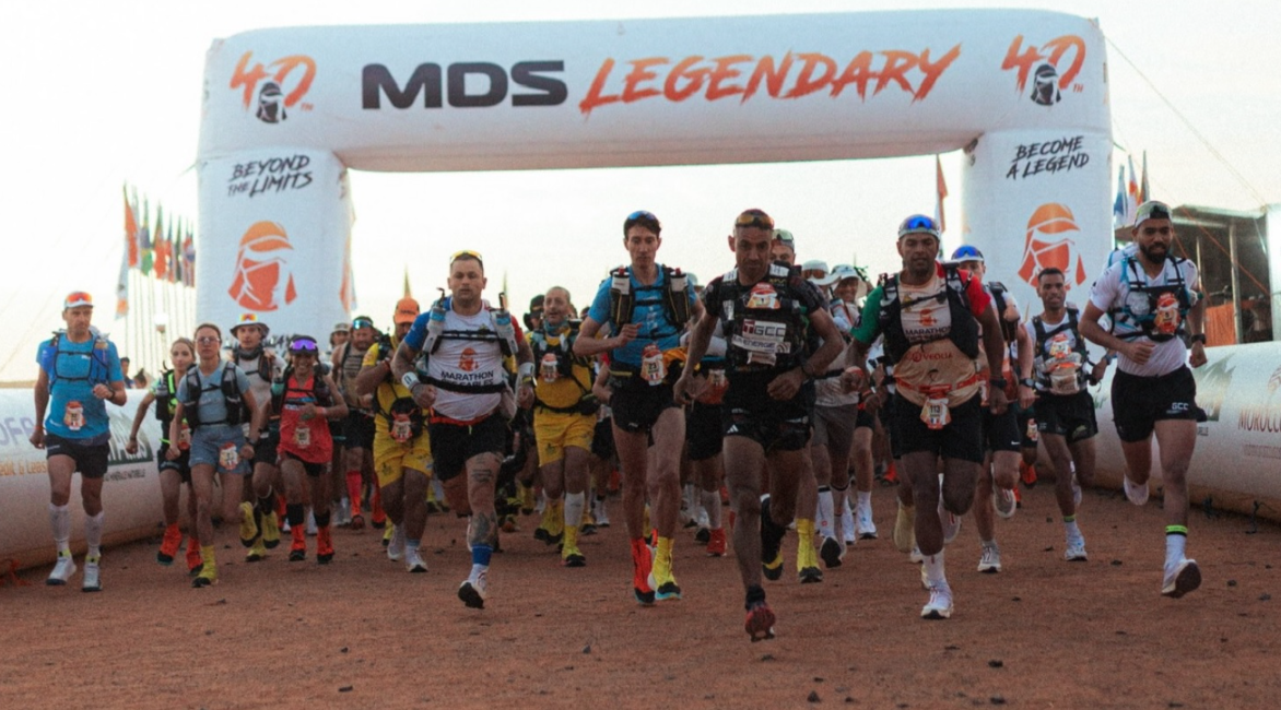 Le Marathon des Sables s’embrase dès le départ… El Morabiti impose son rythme et la course féminine est ouverte à toutes les possibilités.