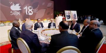 Le roi honore ses invités à Meknès lors d&rsquo;un dîner officiel
