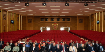 Visite des officiers étrangers au nouveau siège de la police à Rabat